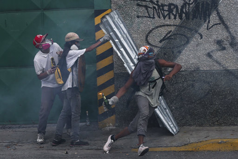 Venezuela's opposition seeks to keep pressure on Maduro
